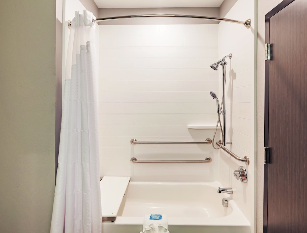 Holiday Inn Express & Suites Perryton by IHG - photo 11