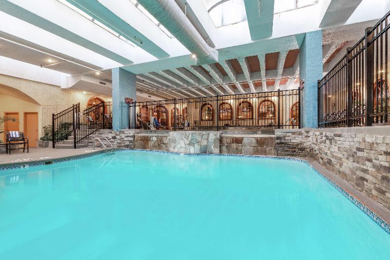 Embassy Suites by Hilton Kansas City Plaza - photo 43