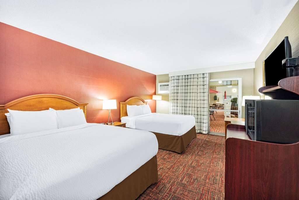 Ramada by Wyndham Grand Forks - photo 34