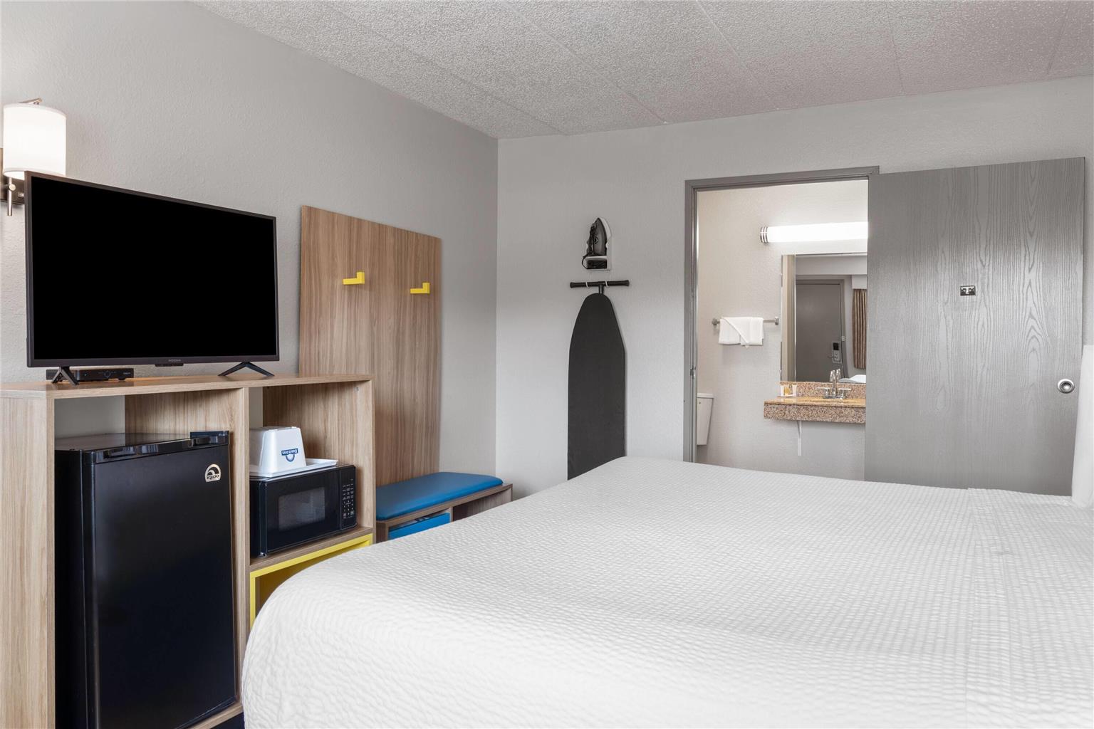 Days Inn by Wyndham Cloverdale Greencastle - photo 35