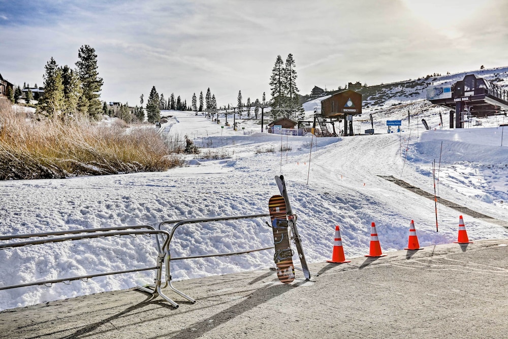 Cabin Less Than 2 Mi to Tahoe Donner Downhill Ski Resort - photo 14