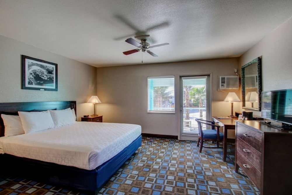 The Nautical Beachfront Resort - photo 13
