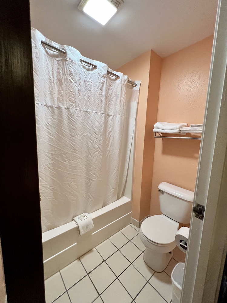 FairBridge Inn Express Mount Vernon - photo 13