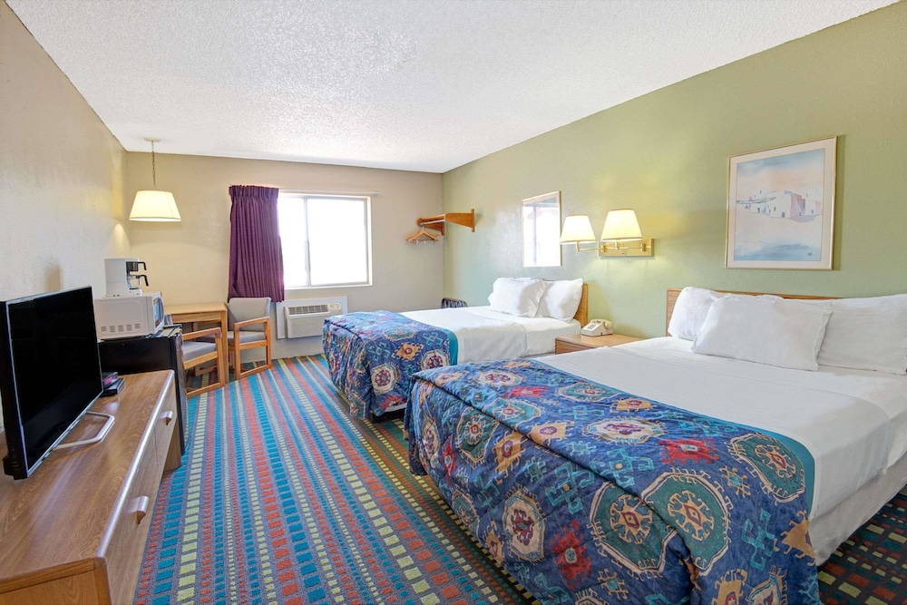 Super 8 by Wyndham Belen NM - photo 4
