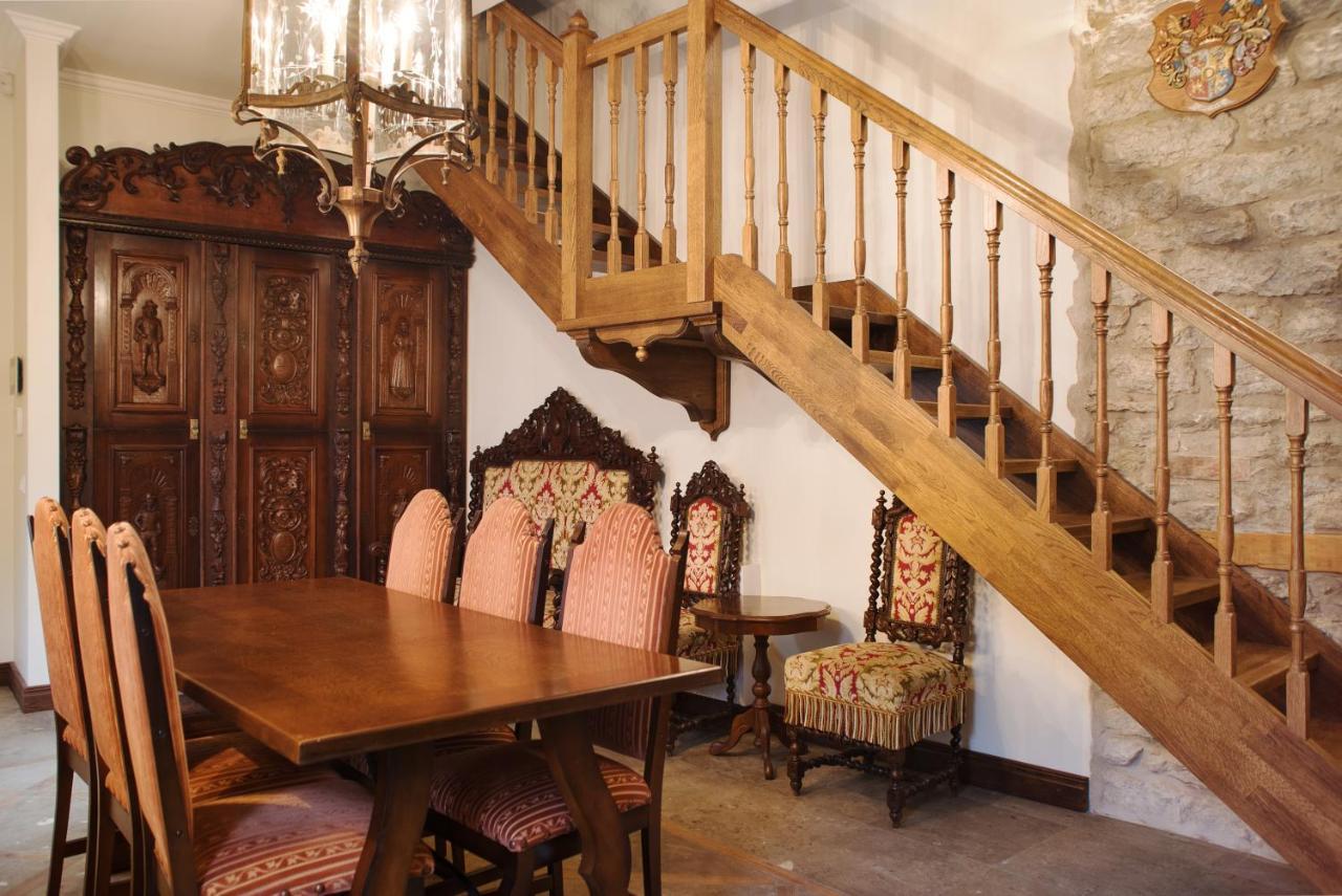 Luxury Medieval 2 Storey apartment with Antique Furniture in Old Town