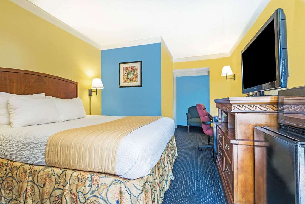 Days Inn by Wyndham Troy - photo 14