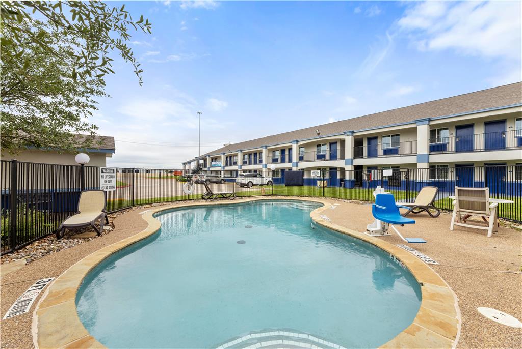 Days Inn by Wyndham McKinney - photo 20