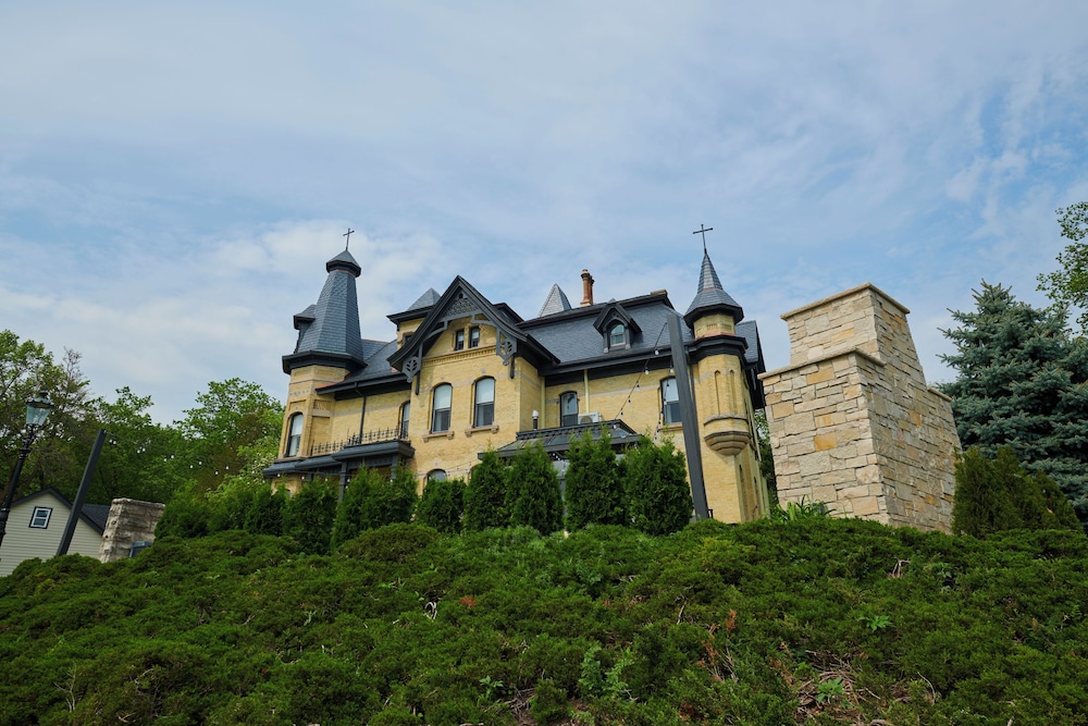 Inn At Pine Terrace — hotel in Oconomowoc