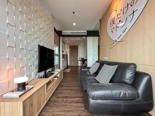 Transquil Modern 1BR Ultra Fast WiFi BTS Ari