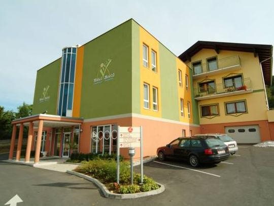 Strobl — 4-Star Luxury Hotel in Ollersdorf Im Burgenland, Austria