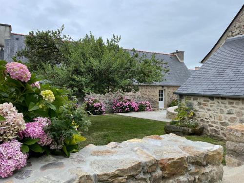 Les Cottages du Manoir Jacuzzi Crozon in Crozon, France