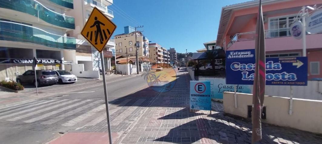 Sobrado no Centro de Bombinhas próximo a praia e comércio em geral