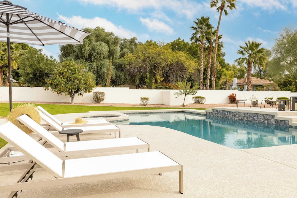 Sunridge by Avantstay Glorious Scottsdale Estate w Pool Hot Tub Ping Pong & Pool Table - photo 3