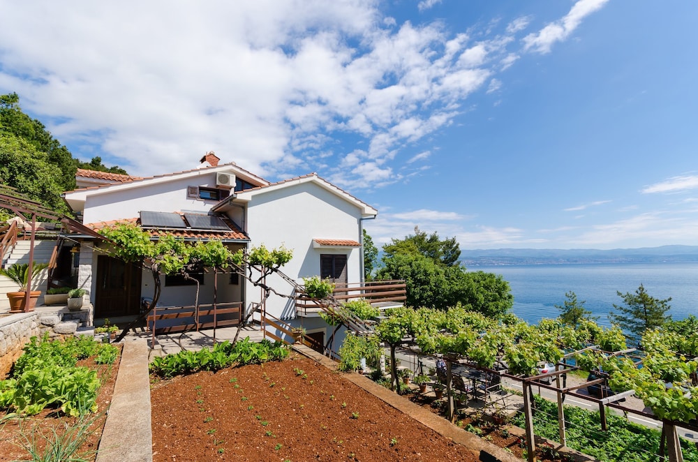 Apartments Milan — 4-Star Luxury Hotel in Lovran, Croatia