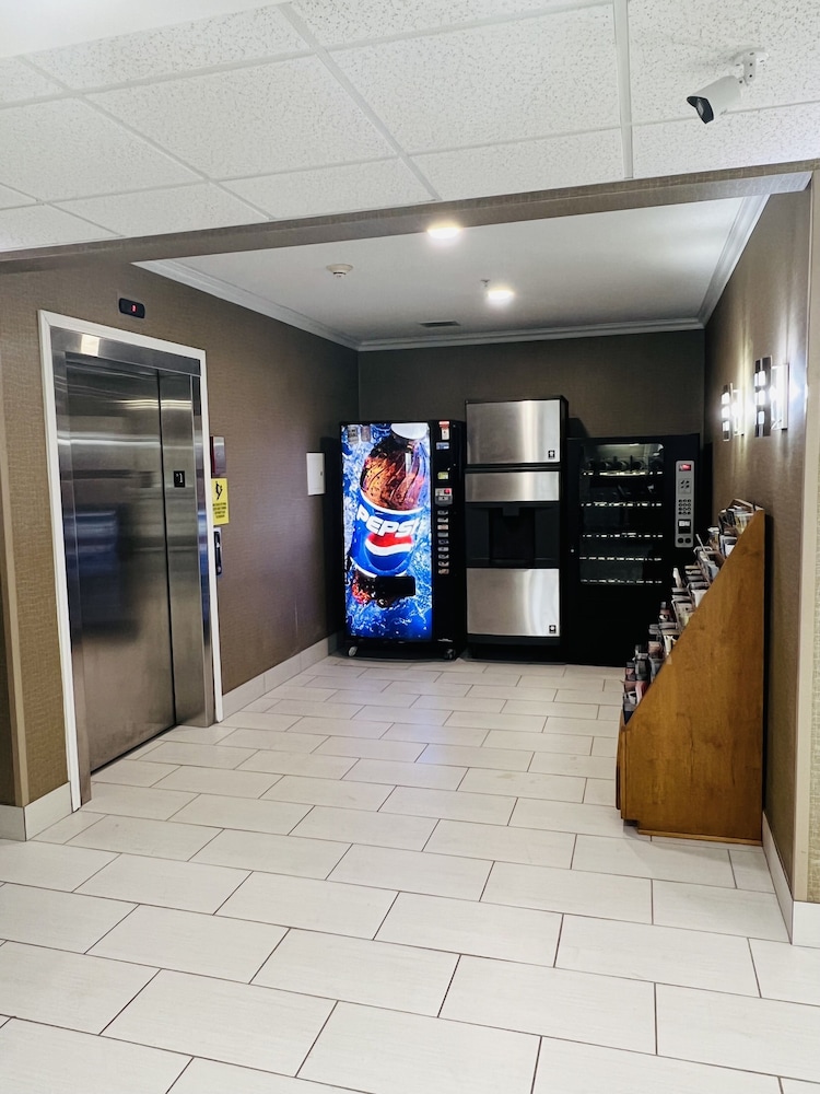 Super 8 by Wyndham South Bend - photo 2