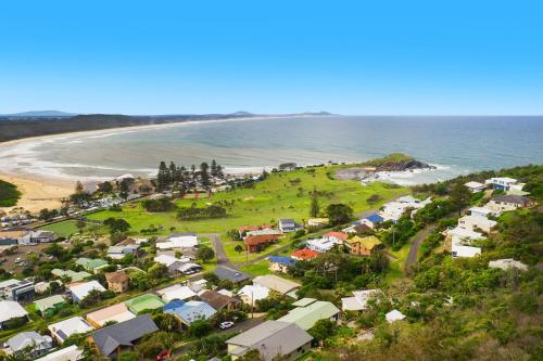 Barrels Beach House 28 Dulconghi Street — 4-Star Luxury Hotel in Crescent Head, Australia