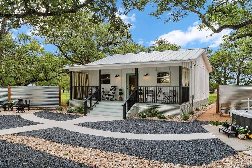 Das Woerner Haus Darling Home with Hot Tub — 4-Star Luxury Hotel in Fredericksburg, United States