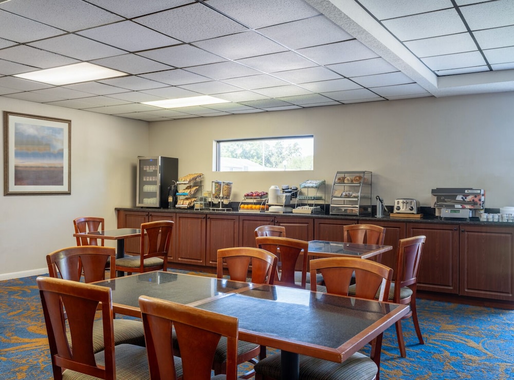 Hotel South Tampa & Suites - photo 31