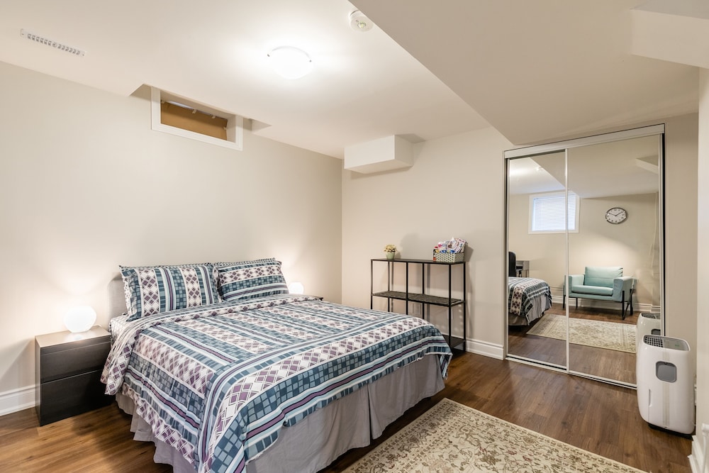 GLOBALSTAY. Modern Family Basement in Mississauga in Mississauga, Canada