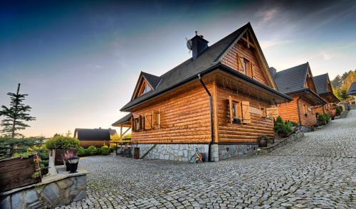 Chaty Wichrowe Wzgórze - carbon neutral hotel in Krynica-Zdroj
