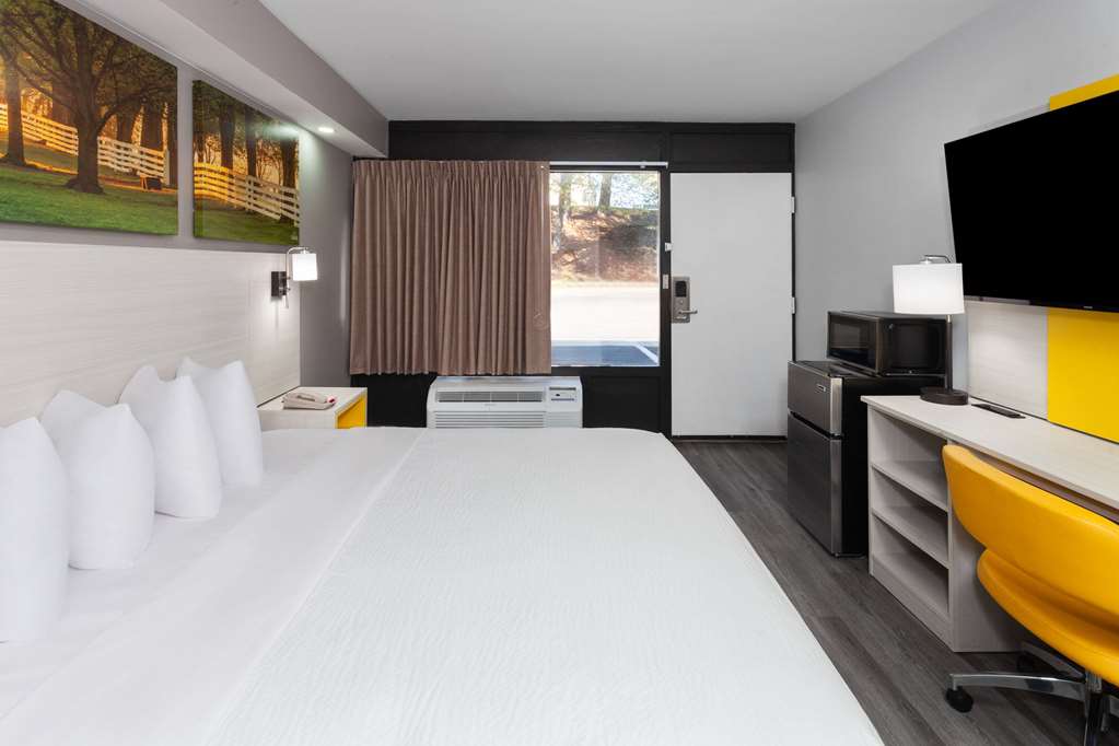 Days Inn by Wyndham Baltimore Northwest - photo 27