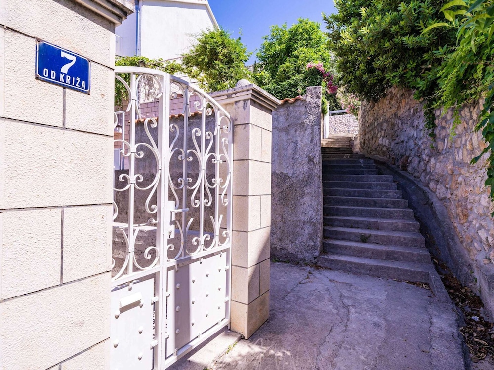 Apartments Stella One Bedroom Apartment With Terrace A1