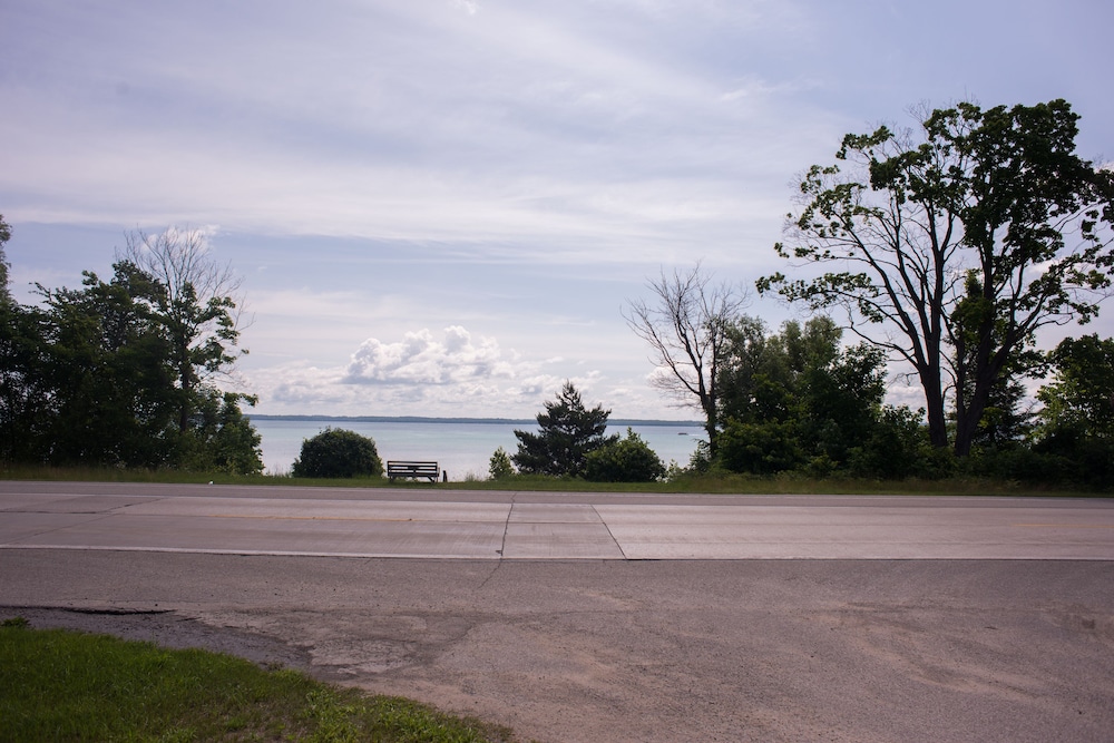 M 22 Inn Suttons Bay - photo 41