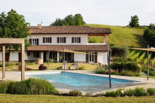 Casa Monteverdi — 4-Star Luxury Hotel in Vinchio, Italy