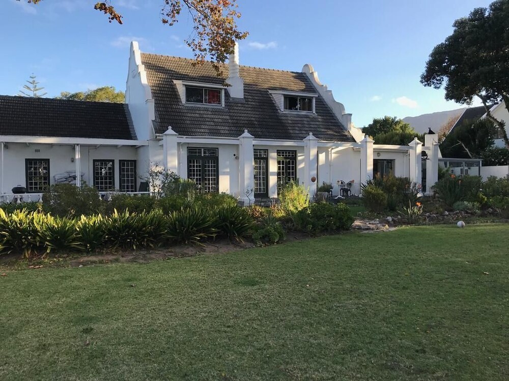 Elephant's Eye Lodge — 4-Star Luxury Hotel in Cape Town, South Africa