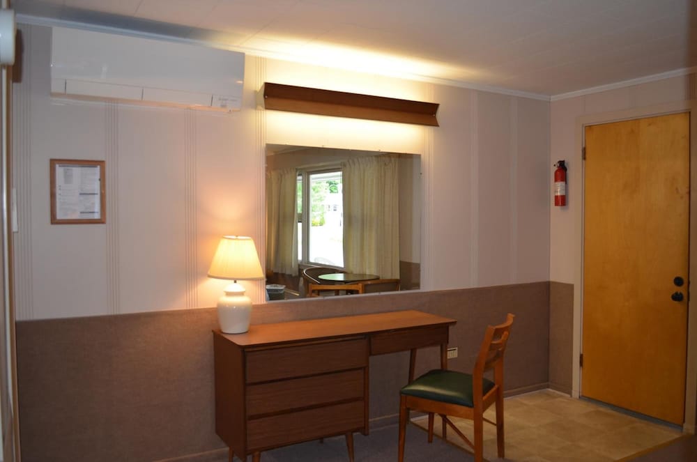 Mount Coolidge Motel - photo 48