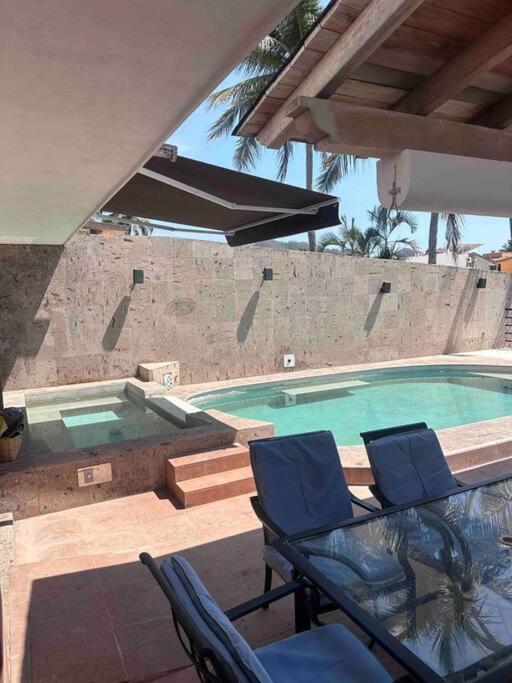 Casa en el canal barra de navidad con 5 recamaras — 4-Star Luxury Hotel in Barra De Navidad, Mexico