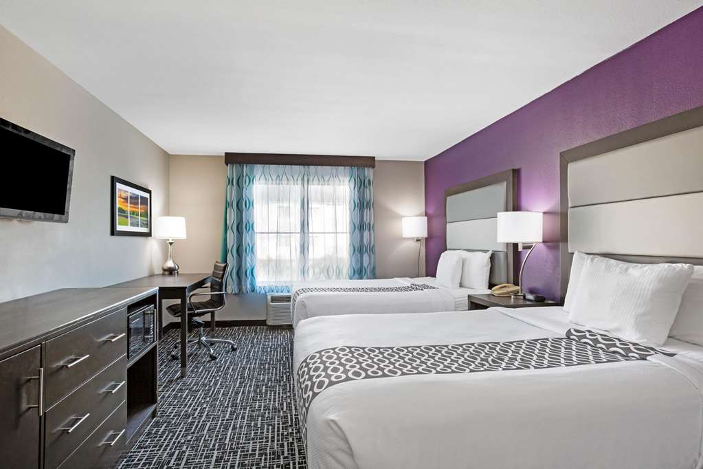 La Quinta Inn & Suites by Wyndham Pharr North McAllen - photo 38