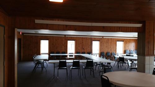 Woodlands Inn & Suites - photo 43