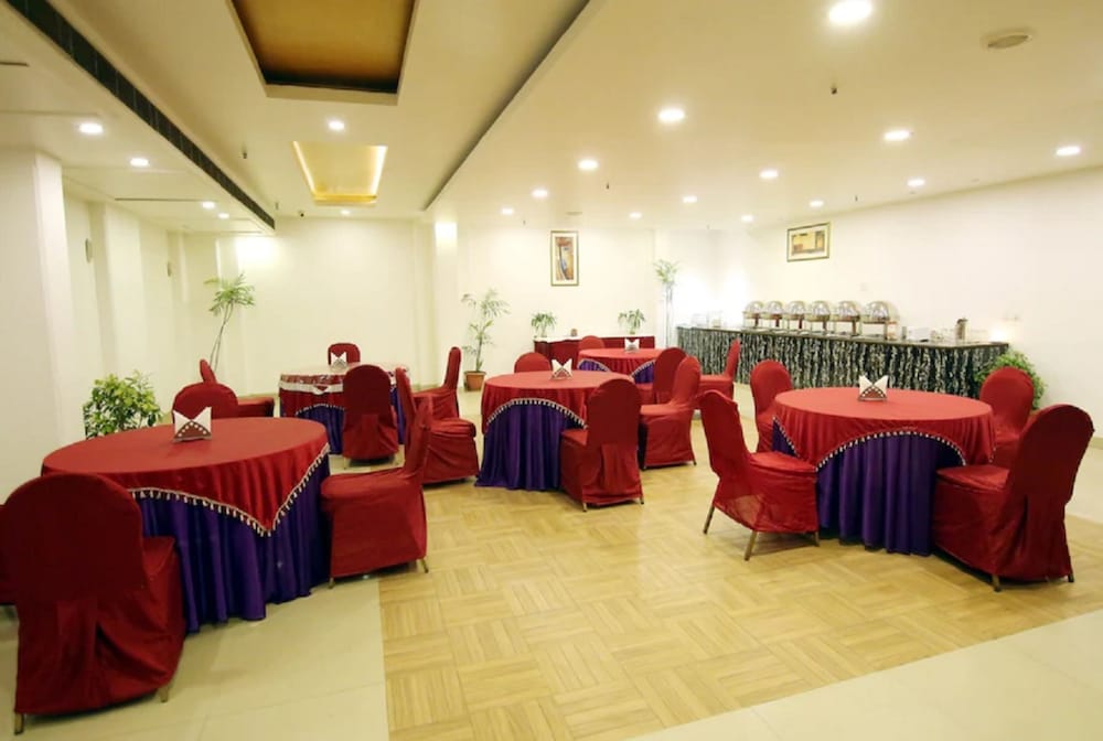 Goroomgo Rousha Inn Ghaziabad in Ghaziabad, India