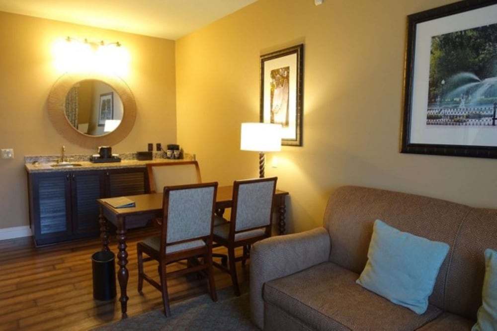 Embassy Suites by Hilton Savannah Historic District - photo 22