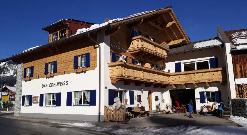 Das Edelweiss - carbon neutral hotel in Tannheim