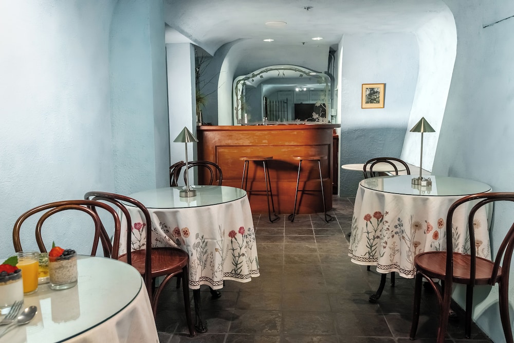 Nob Hill Inn - photo 55