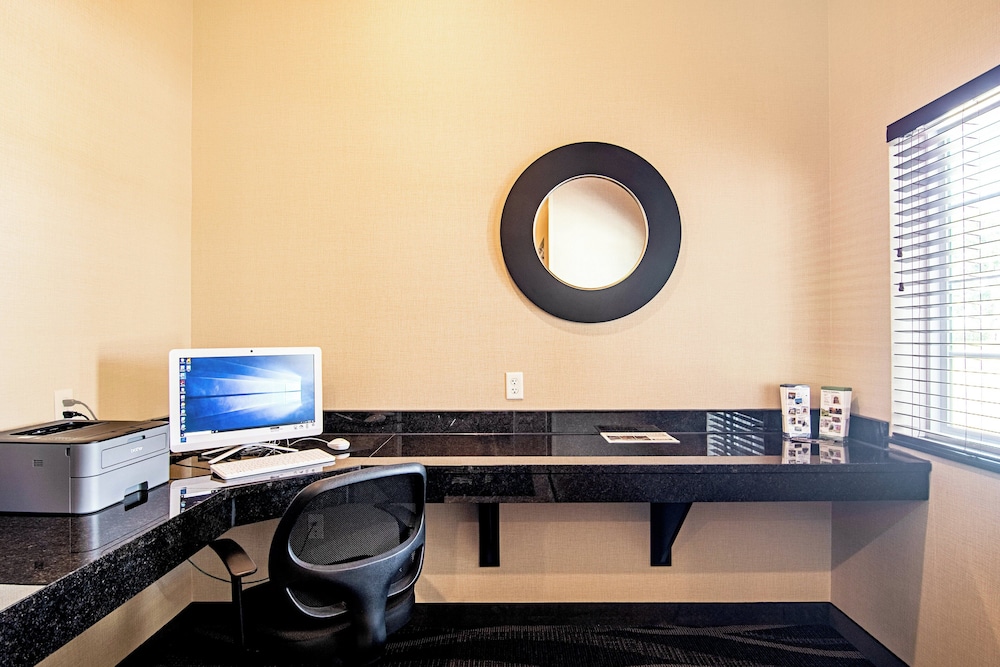Cobblestone Hotel & Suites Paxton - photo 37
