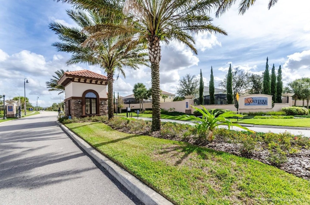 Sleeps 18 Solterra Resort Pool GameRoom Themed BDRs Broad Oak by AvantStay - photo 48