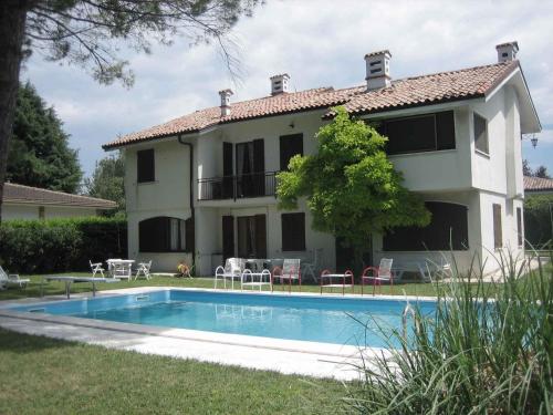 Holiday home in Pacengo Gardasee 21959 — 4-Star Luxury Hotel in Ronchi Dei Legionari, Italy