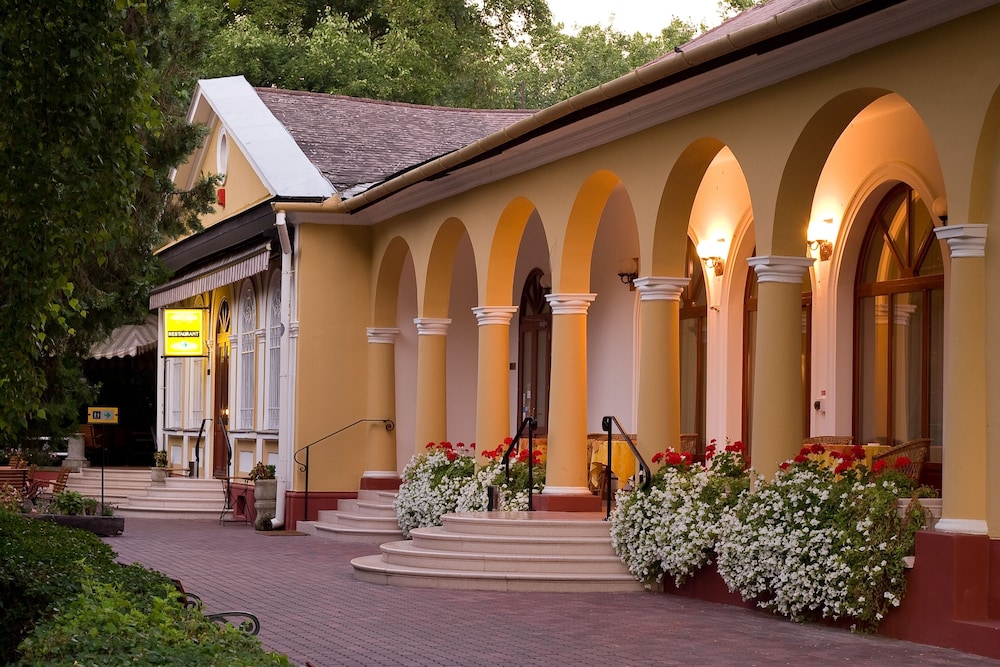 Geréby Kúria Hotel és Lovasudvar — hotel in Lajosmizse