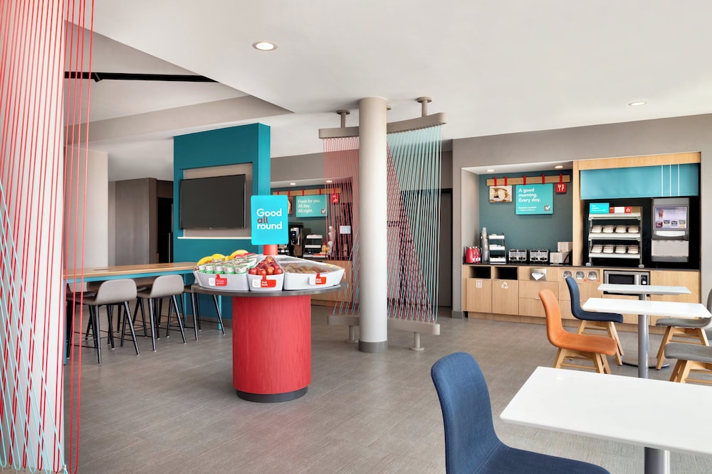 avid hotel Pueblo North by IHG - photo 20