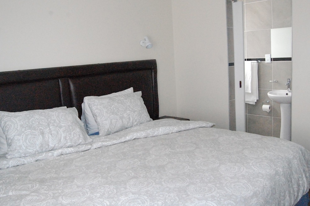 Camdene Guesthouse and sc apartments