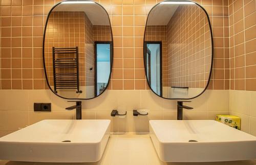 Panoramic Studio Apt in Tbilisi Center By Wehost