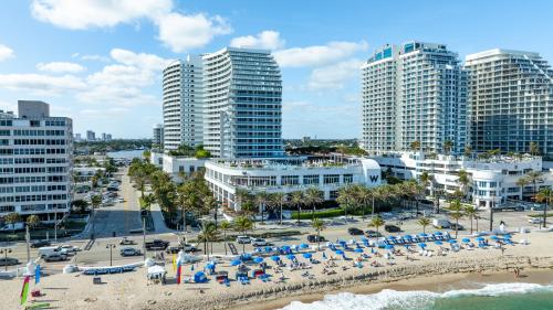 Luxury Corner 1 BR W Residence with Fantastic Intercoastal Views Pool & Hot tub — 4-Star Luxury Hotel in Fort Lauderdale, United States
