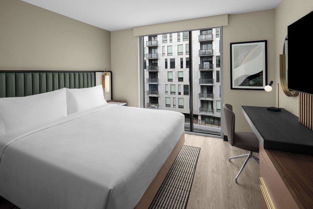 Embassy Suites by Hilton Madison Downtown - photo 10