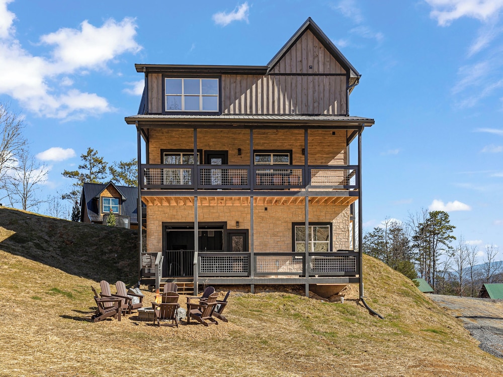 S'more Splashing by Smoky Cove Resort — 4-Star Luxury Hotel in Sevierville, United States