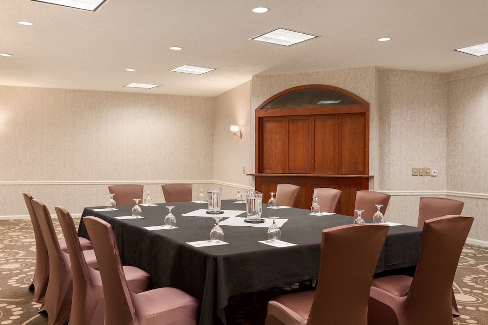 Hampton Inn Colchester - photo 48