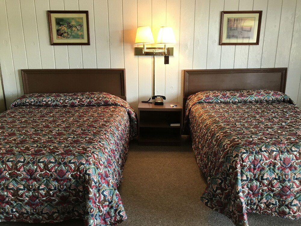 Colonial Hotel Motel - photo 4