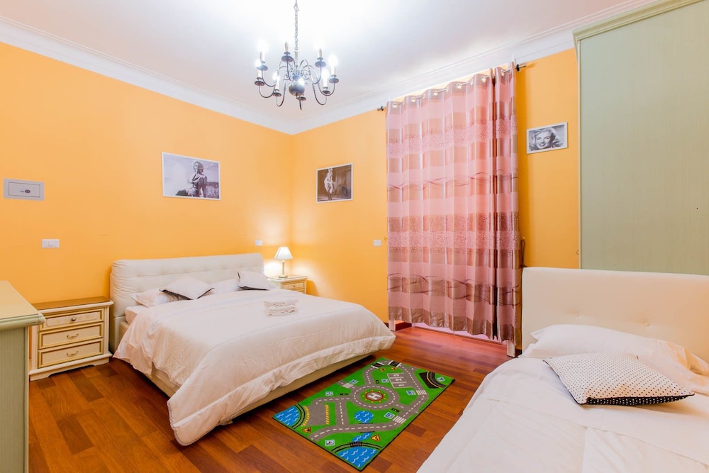 Flower guesthouse — 4-Star Luxury Hotel in Rome, Italy